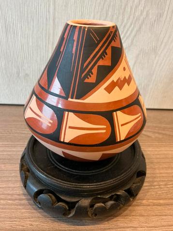 Jemez Pueblo Native American Pottery loretto beschikbaar voor biedingen