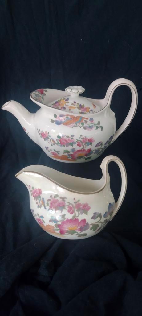 Wedgwood Etruria theepotje en melkkan, Antiek en Kunst, Antiek | Servies los, Ophalen of Verzenden