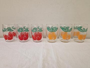 Set van 6 retro limonade glaasjes met fruitmotief. beschikbaar voor biedingen