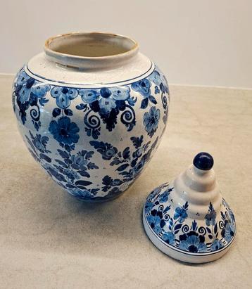 Oud Delfts Dekselvaas beschikbaar voor biedingen