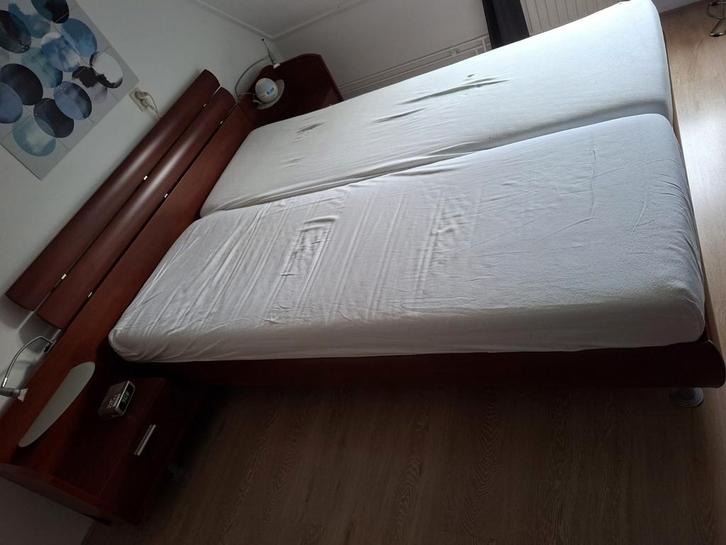 Te koop 2 persoonsbed (kersenhout) inclusief 2 lattenbodems, Huis en Inrichting, Slaapkamer | Bedden, Gebruikt, Tweepersoons, 180 cm