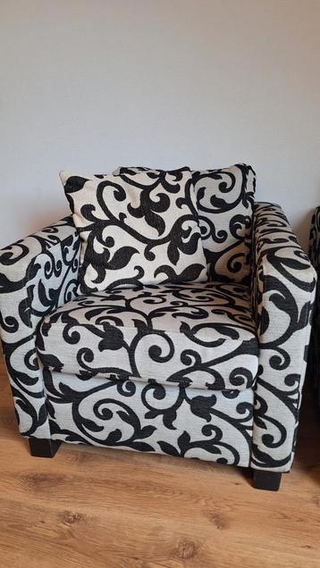 2 Stoelen met sierkussens bieden per stuk  beschikbaar voor biedingen