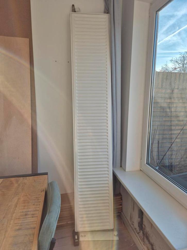 Radiator 220 x 40 cm met knop en beugels, Doe-het-zelf en Verbouw, Verwarming en Radiatoren, Gebruikt, Radiator, 30 tot 80 cm