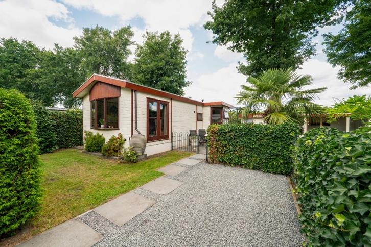 Ruim chalet op twee kavels met grote tuin, Putten Eyckenhoff, Caravans en Kamperen, Stacaravans, tot en met 4, Ophalen