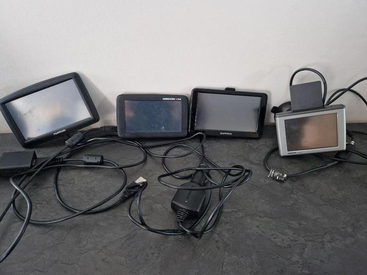 4x autonavigatie, samen 30euro, Auto diversen, Autonavigatie, Gebruikt, Ophalen of Verzenden