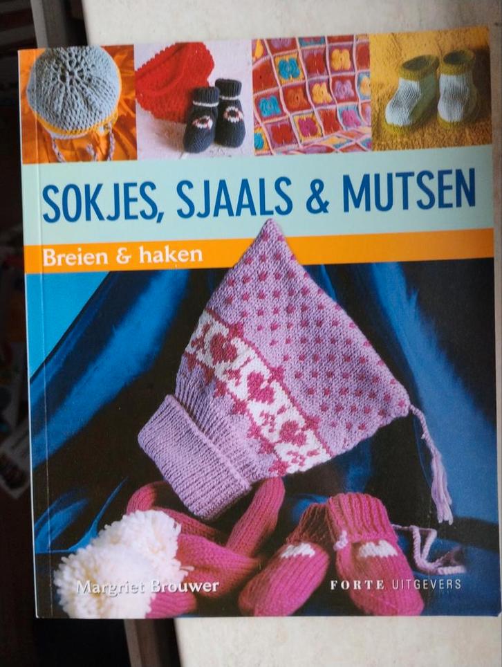 Sokjes, Sjaals & Mutsen - Breien & Haken Boek, Hobby en Vrije tijd, Breien en Haken, Zo goed als nieuw, Breien of Haken, Patroon of Boek