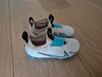 Nike slip-on voetbalschoenen mt 27,5, Sport en Fitness, Voetbal, Maat XS of kleiner, Ophalen, Zo goed als nieuw, Schoenen