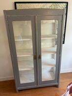Kast - vitrinekast, Huis en Inrichting, Kasten | Vitrinekasten, 100 tot 150 cm, Ophalen of Verzenden, Zo goed als nieuw, 150 tot 200 cm