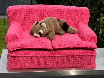 Hand gehaakte sofa voor kleine hond of kat beschikbaar voor biedingen