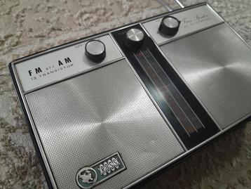 Zeer mooie zeldzame vintage ROSS RADIO TWIN SPEAKERS beschikbaar voor biedingen