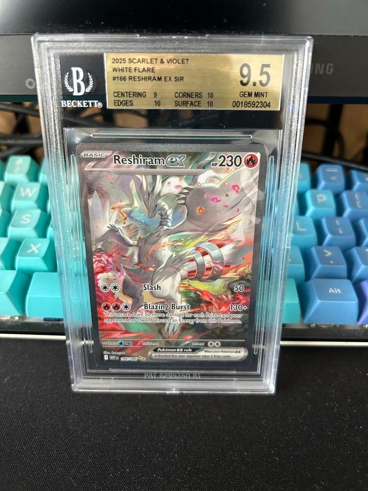 Zekrom & Reshiram Beckett Graded, Hobby en Vrije tijd, Verzamelkaartspellen | Pokémon, Zo goed als nieuw, Ophalen