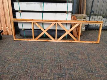 Kruishekwerk 3 m breed en 75 cm hoog beschikbaar voor biedingen