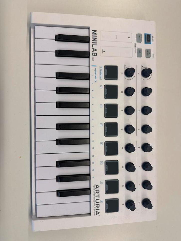 Arturia MiniLab MkII MIDI Keyboard, Muziek en Instrumenten, Keyboards, Zo goed als nieuw, Overige aantallen, Aanslaggevoelig, Ophalen