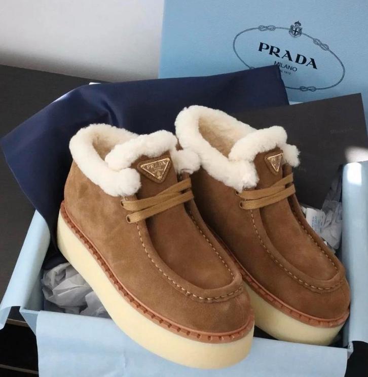 Prada Bruine Laarzen met Witte Voering - Maat Onbekend, Kleding | Dames, Schoenen, Nieuw, Lage of Enkellaarzen, Bruin, Ophalen of Verzenden