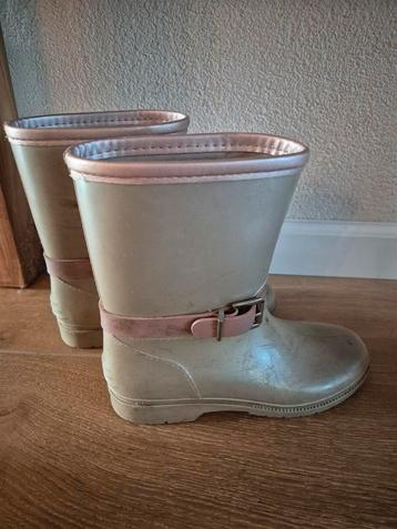 Regenlaarsjes Meisje Maat 35 beschikbaar voor biedingen