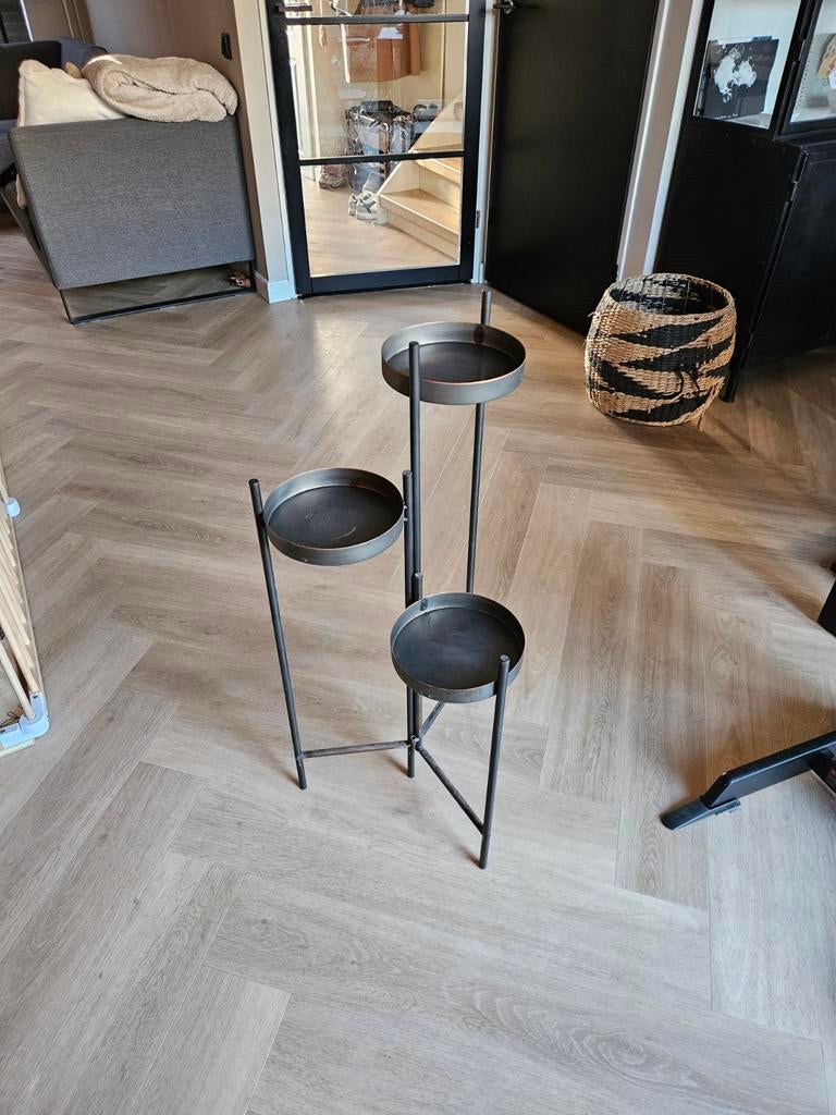 Metalen plantenstandaard met 3 plateaus, Ophalen, Zo goed als nieuw