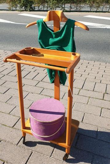Vintage Opal Dressboy 50s Valet Stummer diener Kledingbutler beschikbaar voor biedingen