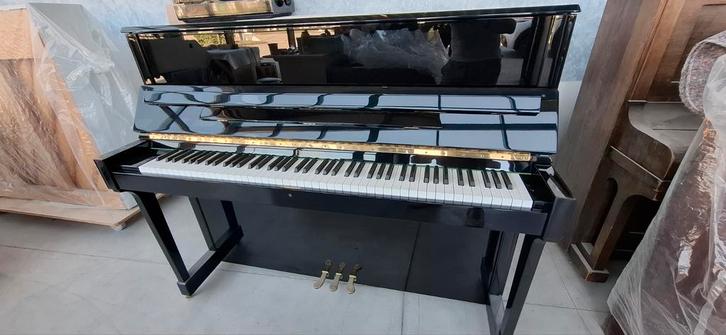 Zwart hoogglans Furstein piano in zeer goede conditie., Muziek en Instrumenten, Piano's, Zo goed als nieuw, Zwart, Hoogglans, Ophalen of Verzenden
