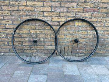 Newman Advanced X.R. 25 carbon gravel wielen (v.wiel kapot!) beschikbaar voor biedingen