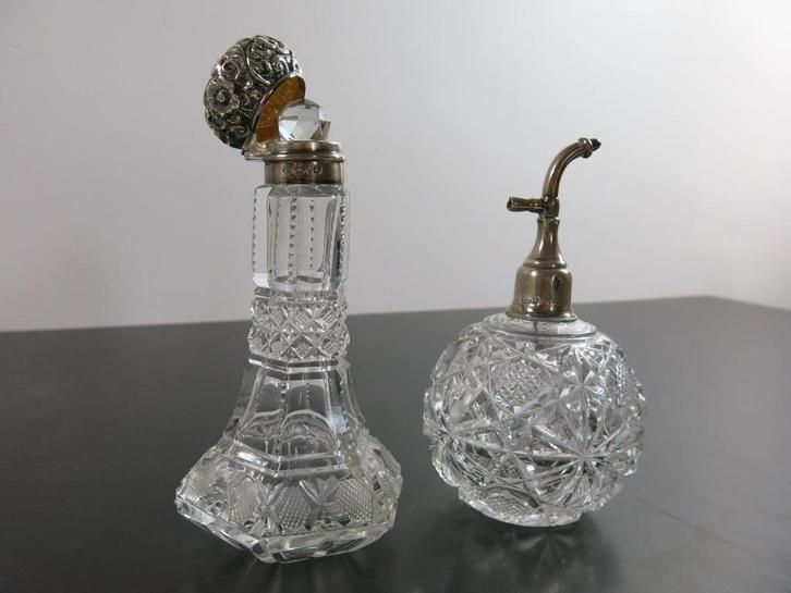 2 antiek kristallen parfumflessen met sterling zilveren dop, Antiek en Kunst, Antiek | Glas en Kristal, Ophalen of Verzenden
