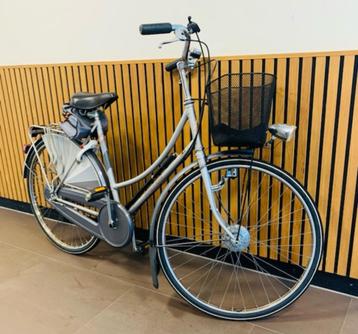 Nette damesfiets Raleigh 3 versnellingen handrem nw staat! beschikbaar voor biedingen