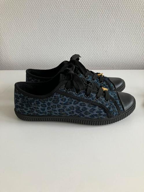 Blauwe gympen panterprint met gouden glitter, Kleding | Dames, Schoenen, Zo goed als nieuw, Sneakers of Gympen, Blauw, Ophalen of Verzenden