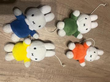 Schattige Nijntje knuffeltjes 4 stuks samen beschikbaar voor biedingen