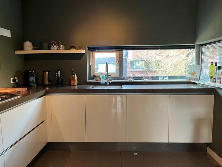 Moderne hoekkeuken hoogglans wit beschikbaar 25-02-2026, Huis en Inrichting, Keuken | Complete keukens, Gebruikt, Hoekkeuken, Wit