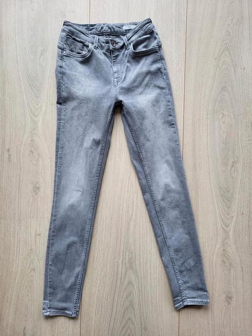 Cotton Club Chloe mid rise skinny grijs 27/30, Kleding | Dames, Spijkerbroeken en Jeans, Zo goed als nieuw, W27 (confectie 34) of kleiner