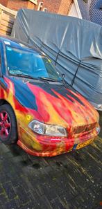 Volvo V40 1.8 1998 Zwart, Auto's, Volvo, Voorwielaandrijving, Zwart, 4 cilinders, Leder en Stof