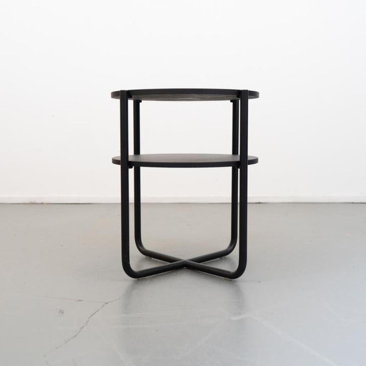 Gispen D.O. 423 bijzet tafel Zwart, zwart eik, Huis en Inrichting, Tafels | Bijzettafels, Nieuw, Rond