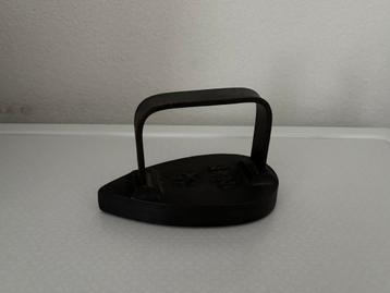 Antiek strijkijzer van gietijzer beschikbaar voor biedingen