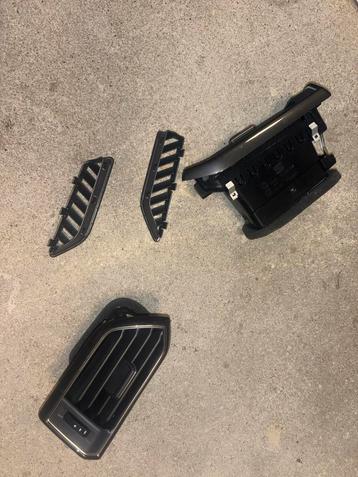 Originele SEAT Leon (5F) luchtroosters – compleet set beschikbaar voor biedingen