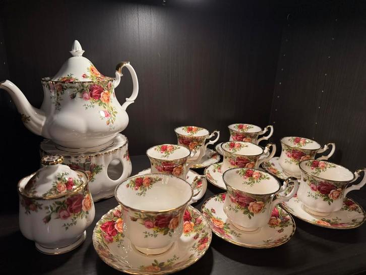 Royal Albert Old Country Roses Theeservies, Antiek en Kunst, Antiek | Servies los, Ophalen