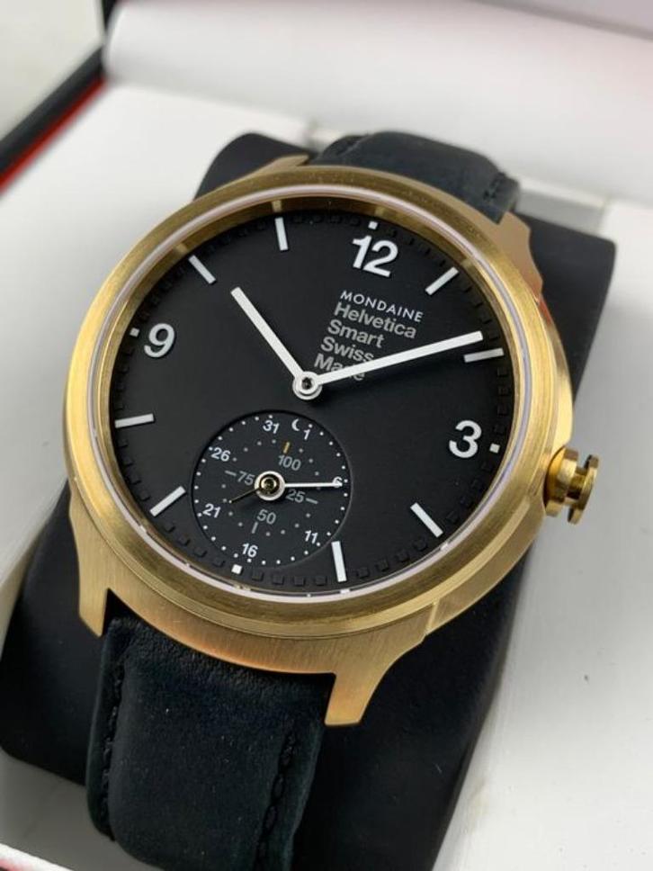 ZWITSERSE SMARTWATCH - HORLOGE Mondaine Helvetica No1, Sieraden, Tassen en Uiterlijk, Overige Accessoires, Nieuw, Ophalen of Verzenden