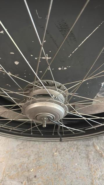 Stelle voor wiel motor beschikbaar voor biedingen