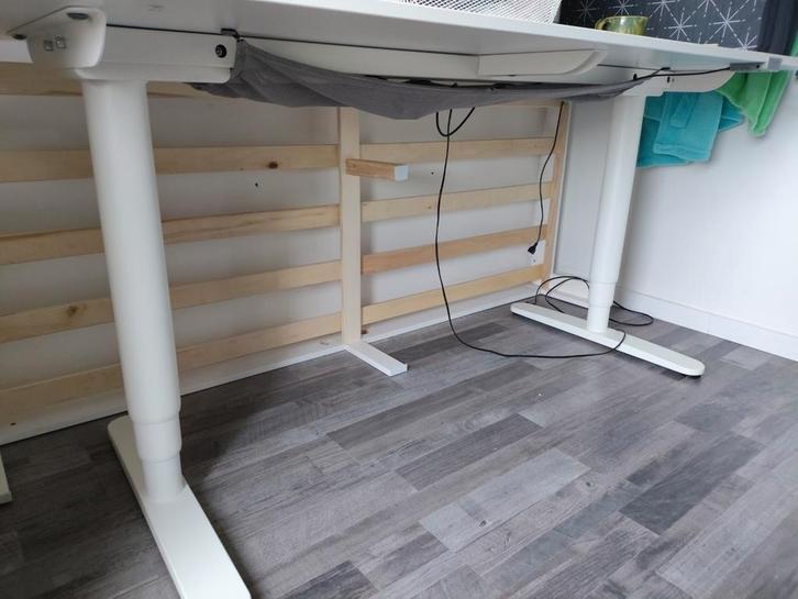 IKEA Bekant Zit-Sta Bureau 160x80 Elektrisch, Huis en Inrichting, Bureaus, Zo goed als nieuw, Stabureau, Elektrisch, In hoogte verstelbaar