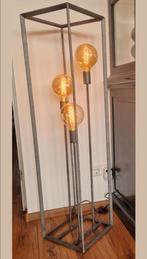 Industriele hoge staande lamp, Huis en Inrichting, Lampen | Vloerlampen, Ophalen, 100 tot 150 cm, Zo goed als nieuw, Metaal