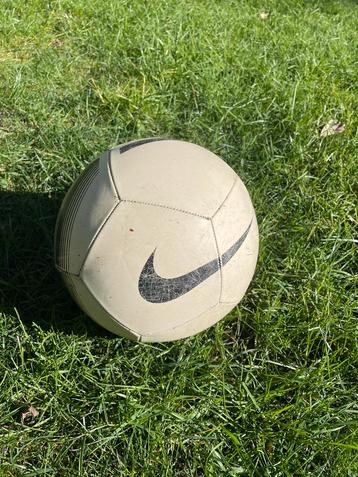 Nike voetbal was nieuw 35 euro nu 7 beschikbaar voor biedingen