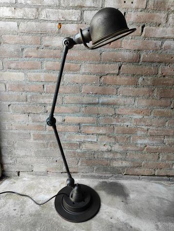 Originele Jieldé 2-armige industriële lamp – vintage design beschikbaar voor biedingen
