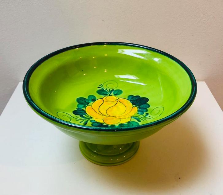 Mooie groene schaal, fruitschaal met bloemen in het midden, Huis en Inrichting, Woonaccessoires | Schalen en Manden, Ophalen of Verzenden