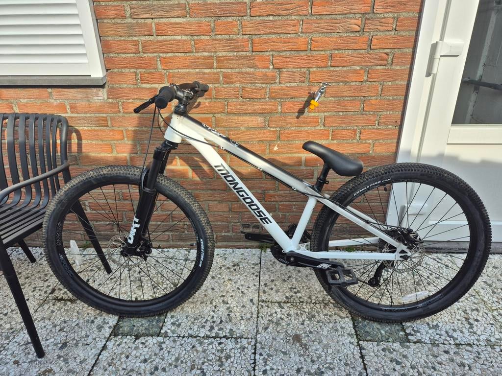 Dirt jumper mongoose, Fietsen en Brommers, Fietsen | Crossfietsen en BMX, Ophalen of Verzenden, Zo goed als nieuw, Aluminium, 24 inch of meer