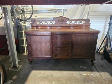 Antieke houten buffetkast / dressoir – met houtsnijwerk
 beschikbaar voor biedingen