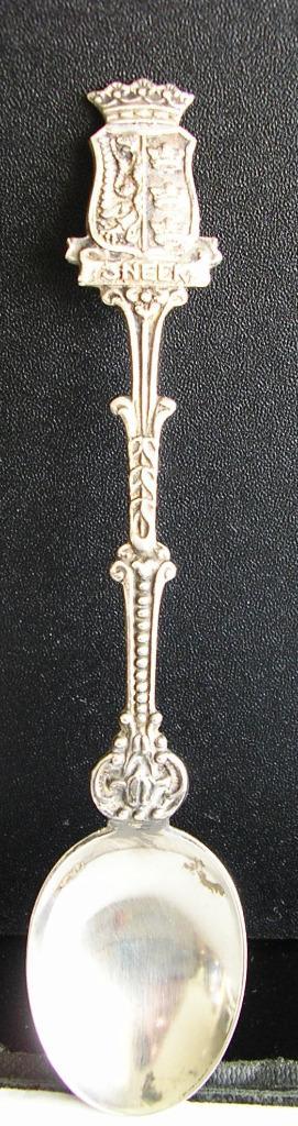 Zilveren theelepeltje met wapen van Sneek, Antiek en Kunst, Antiek | Goud en Zilver, Zilver, Ophalen of Verzenden