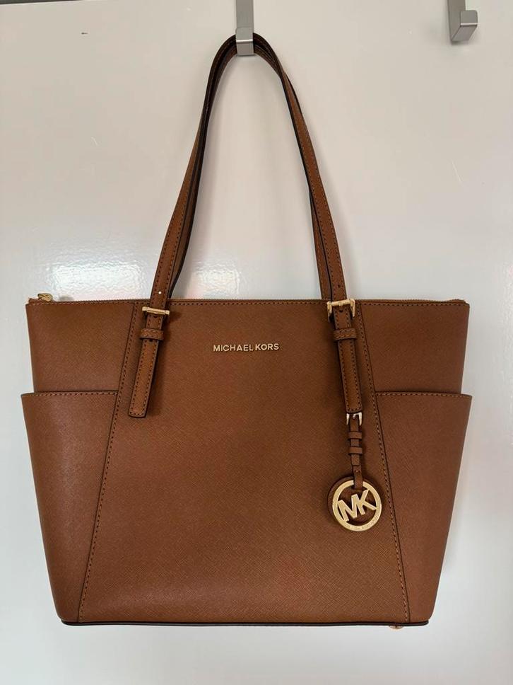 Michael Kors Jet Set Charlotte Tas, zo goed als nieuw, Sieraden, Tassen en Uiterlijk, Tassen | Damestassen, Zo goed als nieuw