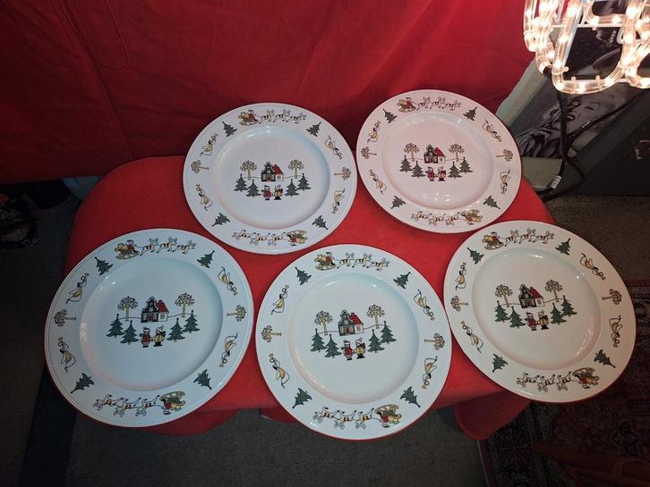 Kerst Decor AH Wedgwood Windsor Christmas Borden Schaal 28cm, Huis en Inrichting, Keuken | Servies, Nieuw, Schaal of Schalen, Wedgwood
