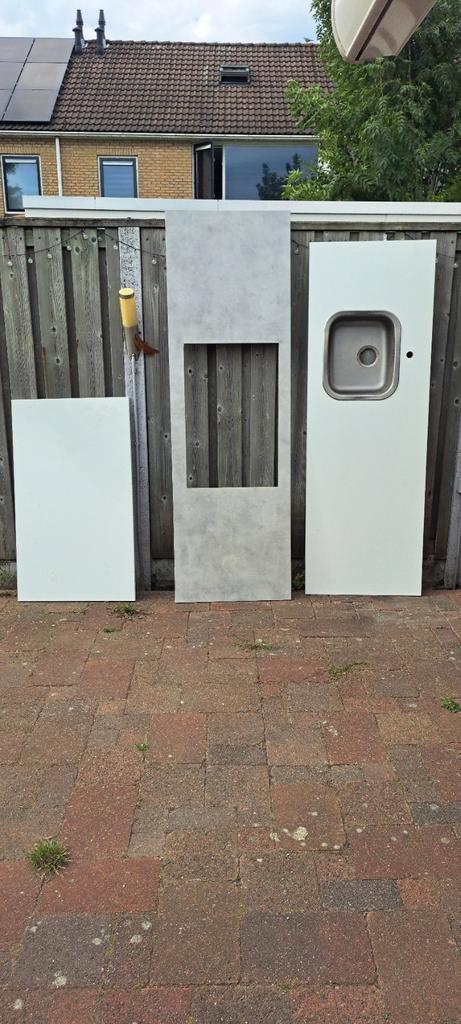 Ikea keukenblad met spoelbak en fornuis/inductie uitsparing, Huis en Inrichting, Keuken | Keukenelementen, Gebruikt, Minder dan 100 cm