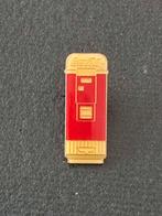 Coca Cola  - Coca Cola pin Vending machine blikjes, Ophalen of Verzenden, Zo goed als nieuw, Merk, Speldje of Pin