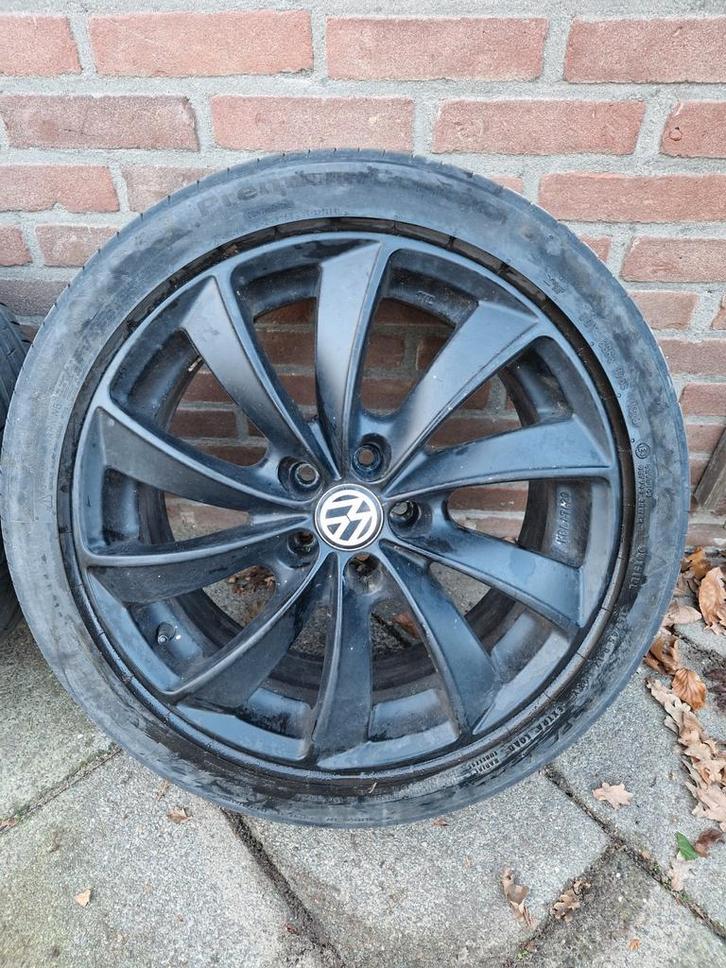VW Zwarte Velgen met Banden 17 inch, Auto-onderdelen, Banden en Velgen, Banden en Velgen, Zomerbanden, 17 inch, 215 mm, Personenwagen