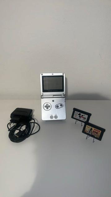 Nintendo Gameboy Advance SP Silver + 2 Spellen + Oplader  beschikbaar voor biedingen